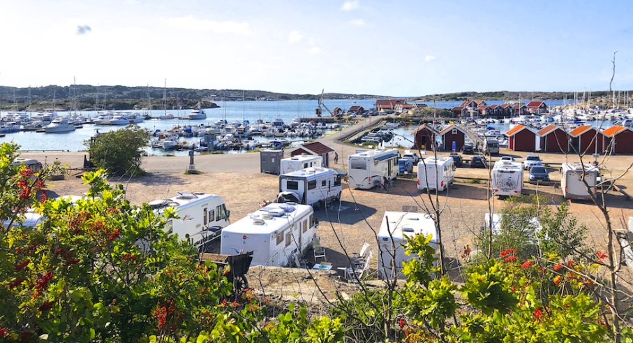 Ställplats Hunnebostrand har 20 platser och havsutsikt.