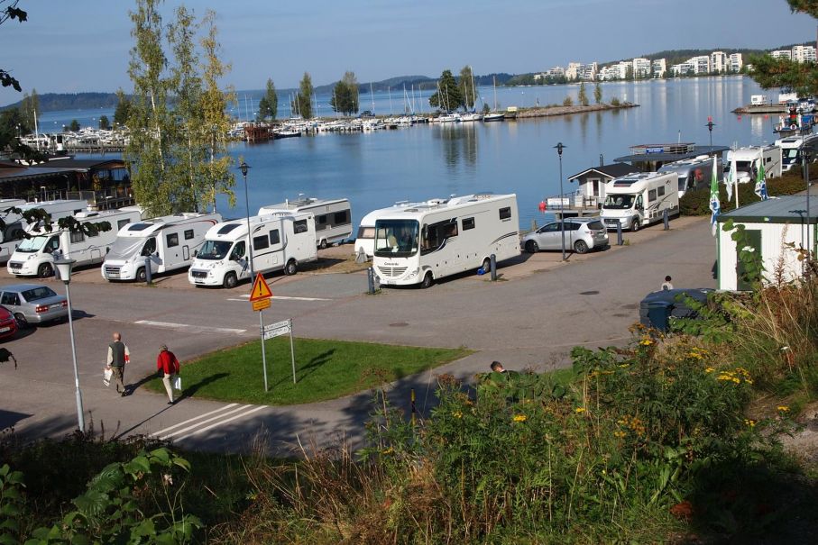 På de vackra stränderna samlades ungefär 2500 husbilar och husvagnsekipage.