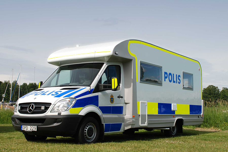 Så här kan en polishusbil se ut men den i Skellefteå saknar helt polisdekalerna.