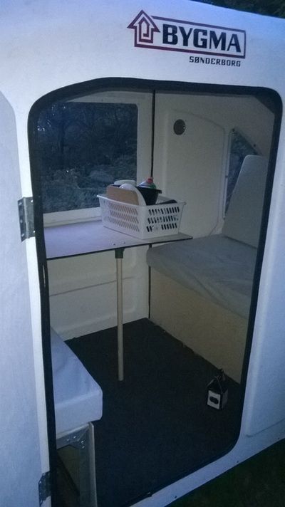 Sittgruppen redo för middagsbjudningen.