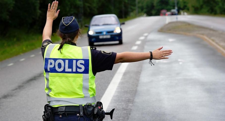 Blir det här en udda bild i framtiden om polisen delegerar ut nykterhetskontroller till väktare?