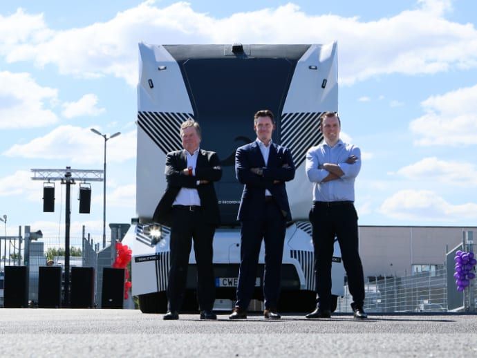Världspremiären skedde den 15 maj där Robert Falck, grundare och vd för Einride, DB Schenkers vd Jochen Thewes och Mats Grundius, vd för DB Schenker Cluster Sweden, Denmark, Iceland var värdar för evenemanget som lockade mycket press.