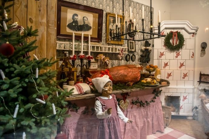 Så här romantiskt såg det ut i ett av Säters skyltfönster under juletid 2018