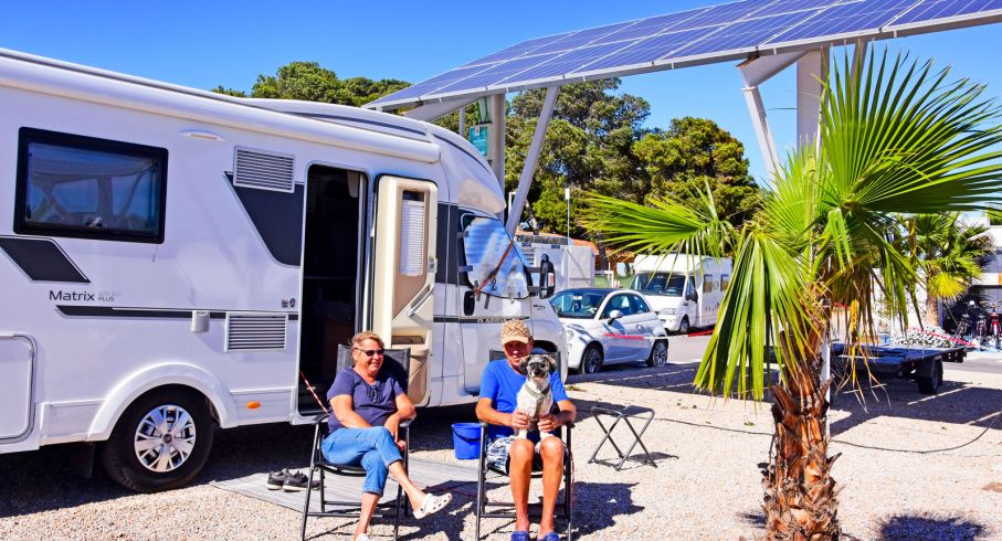 Eira och Heikki Salmela samt Ruffe från Bålsta vintercampar gärna på ekoställplatsen Los Alcazares vid Costa Calida.