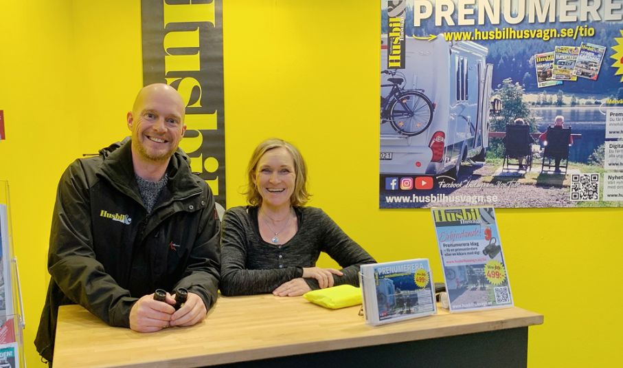 Chefredaktör Jimmie Öbom och produktionschef Karin Inghe finns på plats på Husbil Stockholm 2022 i Kistamässan.