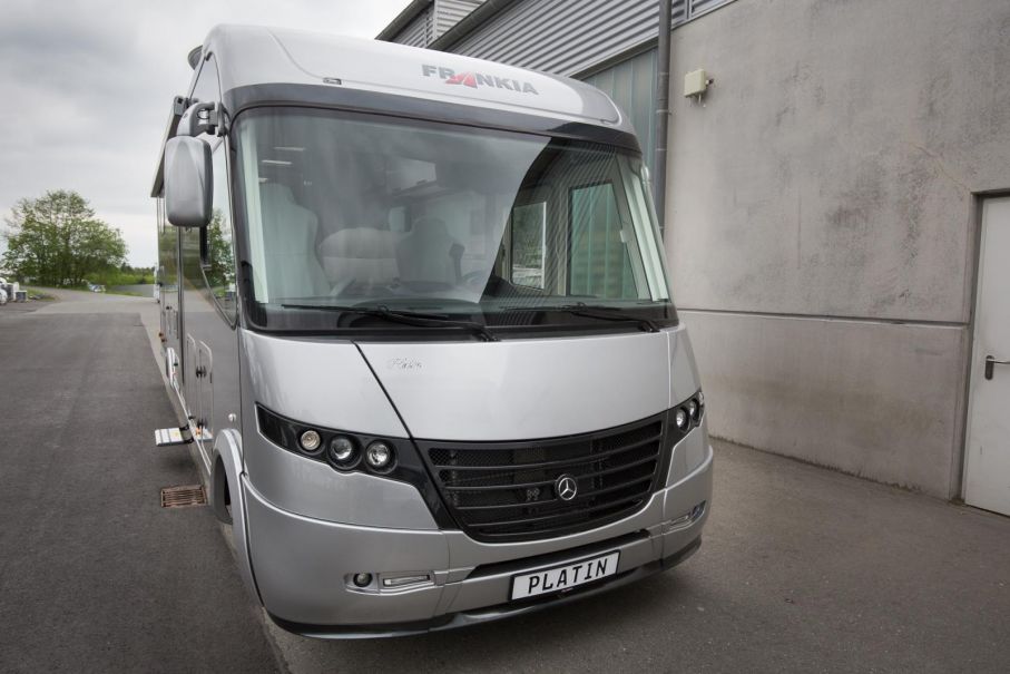 Platin är byggd på ett Mercedes Sprinter chassi.