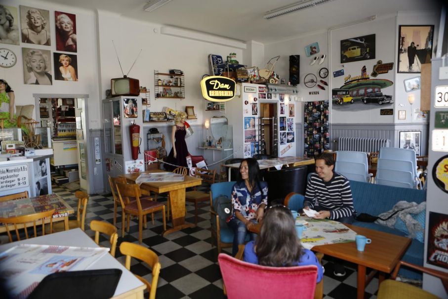Nostalgi i massor inne på kaféet.