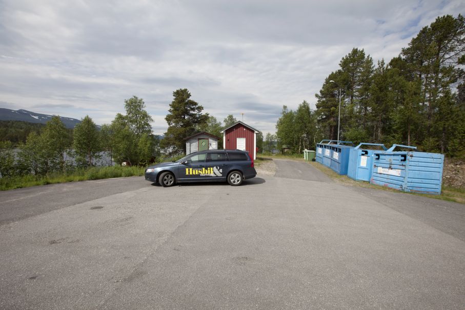 I Adolfström slutar eller börjar vägan.
