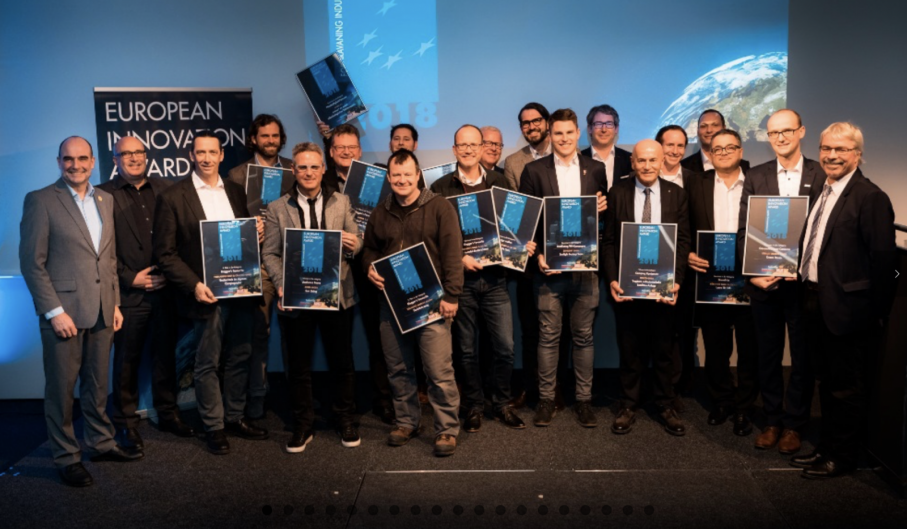 Alla glada vinnare på scen! (Foto: DoldeMedien Verlag)