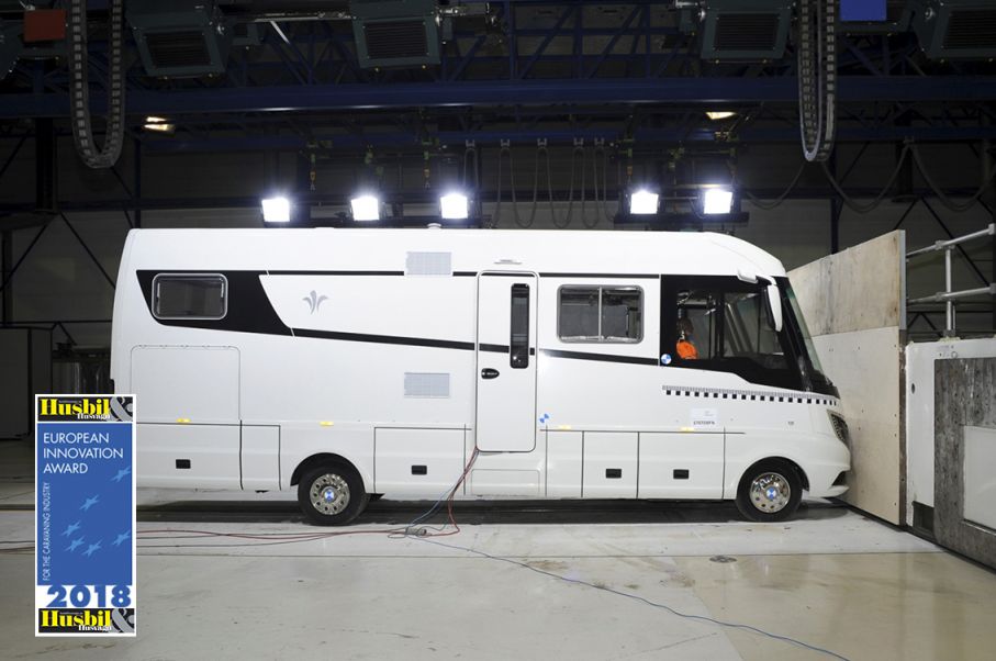 Säkerhet: Niesmann+Bischoff Flair
Niesman+Bischoff är först ut med att ha dubbla airbags på helintegrerade husbilar baserade på Iveco. Dessutom så krocktestar de bilarna. Bravo! 8 (Foto: Niesmann+Biaschoff)