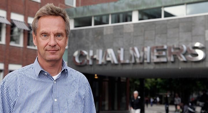 Tomas Olovsson forskar om IT-säkerhet i bilar.