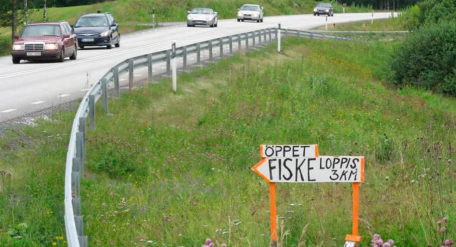 Nu plockar Trafikverket bort privatbyggda skyltar som sitter fel.