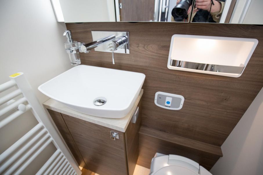 Handfatet har ny snygg men opraktisk design. Svårstädat!