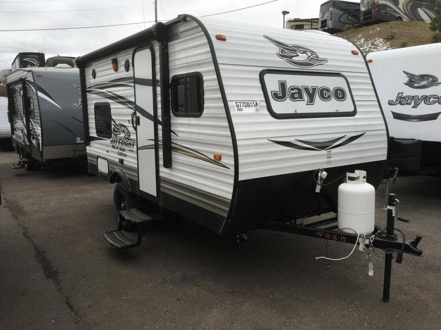 På tal om smidig så gäller det även denna Jayco. De byggs för övrigt av Amish-folket vilka själva lever på 1800-talsvis och inte använder de husbilar och husvagnar de bygger. Duktiga hantverkare sägs de dock vara.
