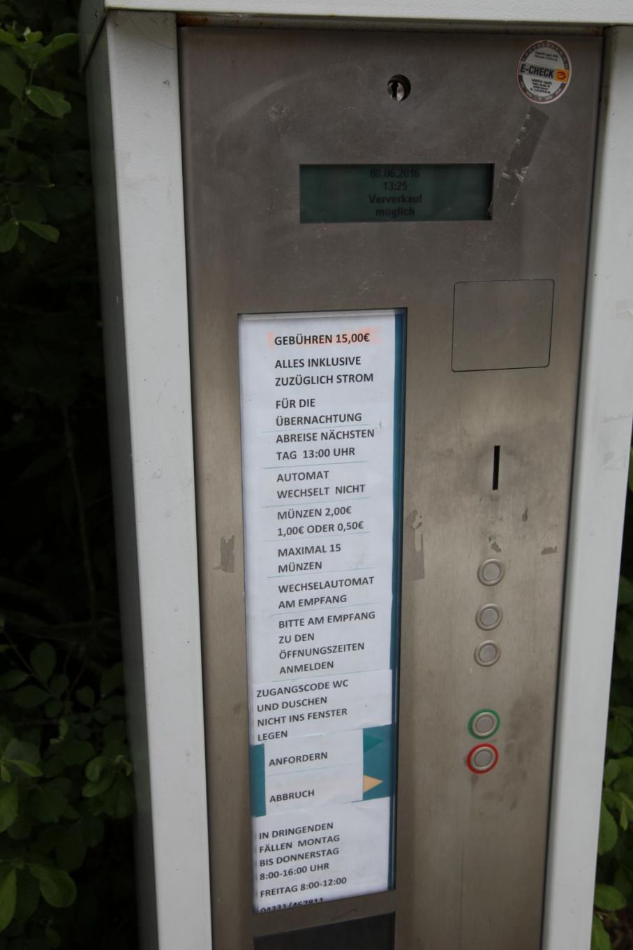 Även om det handlar om turism sedan 2004 så har man inte gjort sig besväret att skriva på andra språk än tyska. De som inte har skoltyskan med sig kan dock använda translate.google.com i sin smartphone som hjälp.